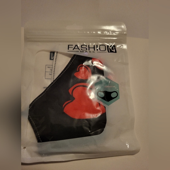 Heart Facemasks, Adult in 5 Designs, Lot of  35 - Picture 9 of 14